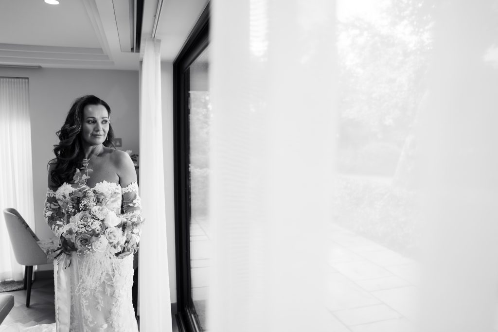 Storrs Hall Wedding Photographer – Capturing Romance by the Water’s Edge