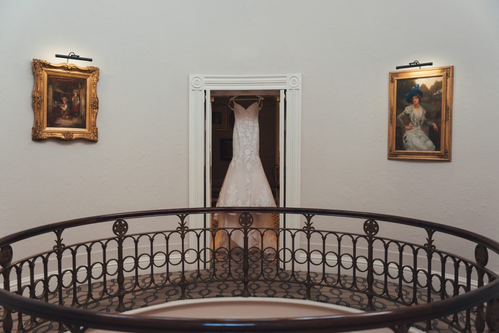 Storrs Hall Wedding Photographer – Capturing Romance by the Water’s Edge